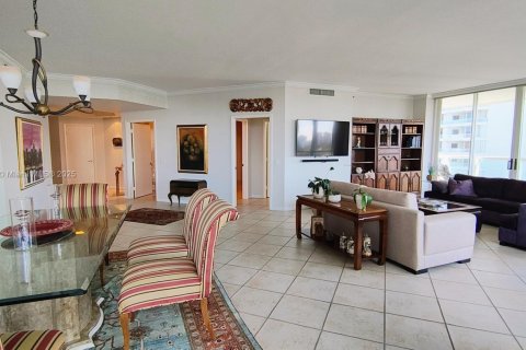 Condo in Aventura, Florida, 2 bedrooms № 1944457 - photo 16