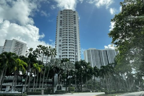 Condo in Aventura, Florida, 2 bedrooms № 1944457 - photo 3
