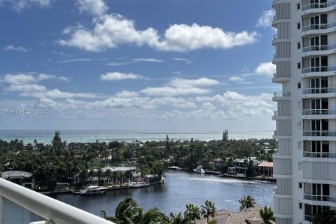 Condo in Aventura, Florida, 2 bedrooms № 1944457 - photo 25