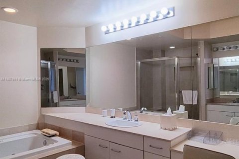 Condo in Aventura, Florida, 2 bedrooms № 1944457 - photo 23