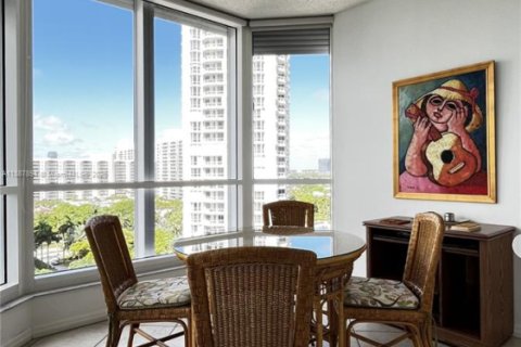 Condo in Aventura, Florida, 2 bedrooms № 1944457 - photo 17