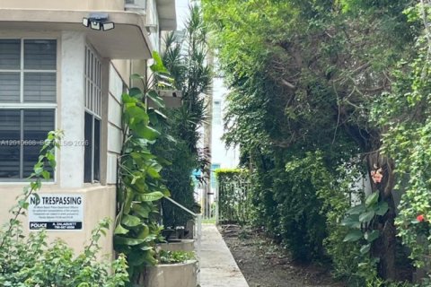 Condo in Miami Beach, Florida, 1 bedroom  № 2091002 - photo 2