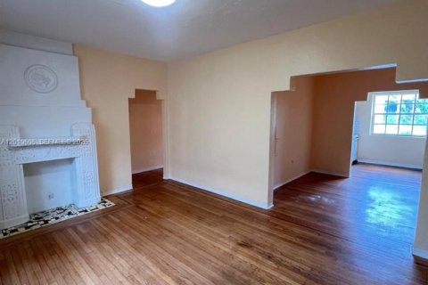 Condo in Miami Beach, Florida, 1 bedroom  № 2091002 - photo 11