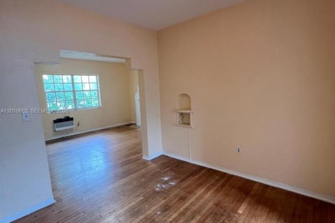 Condo in Miami Beach, Florida, 1 bedroom  № 2091002 - photo 8