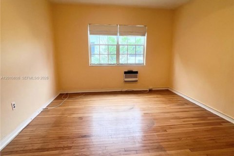 Condo in Miami Beach, Florida, 1 bedroom  № 2091002 - photo 15