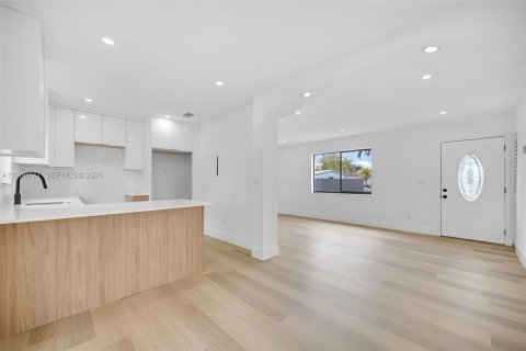 House in Miami Gardens, Florida 2 bedrooms, 80.55 sq.m. № 2030617 - photo 7