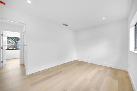 House in Miami Gardens, Florida 2 bedrooms, 80.55 sq.m. № 2030617 - photo 23