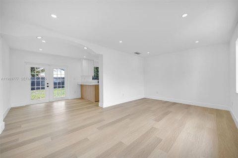 House in Miami Gardens, Florida 2 bedrooms, 80.55 sq.m. № 2030617 - photo 10