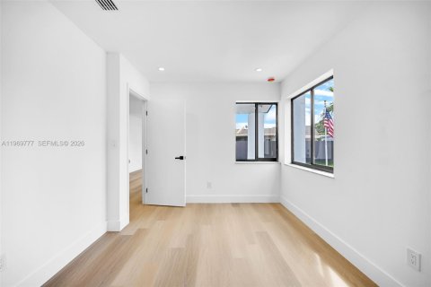 House in Miami Gardens, Florida 2 bedrooms, 80.55 sq.m. № 2030617 - photo 16