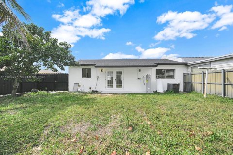 House in Miami Gardens, Florida 2 bedrooms, 80.55 sq.m. № 2030617 - photo 3