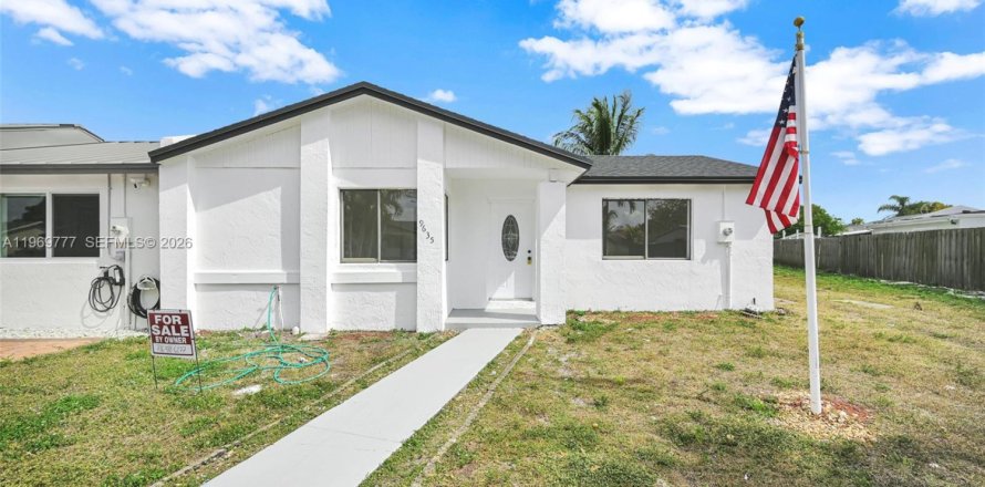 House in Miami Gardens, Florida 2 bedrooms, 80.55 sq.m. № 2030617