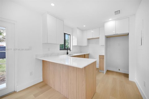 House in Miami Gardens, Florida 2 bedrooms, 80.55 sq.m. № 2030617 - photo 18