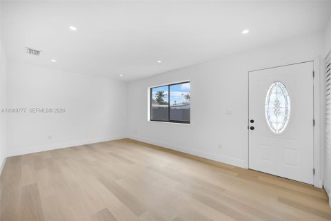 House in Miami Gardens, Florida 2 bedrooms, 80.55 sq.m. № 2030617 - photo 9