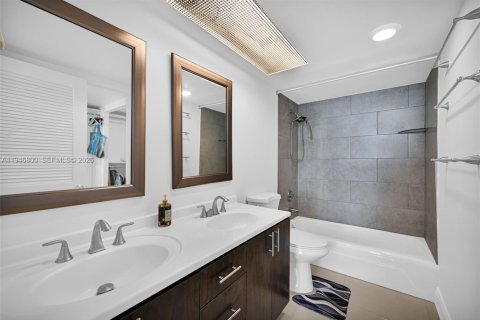 Купить кондоминиум в Санни-Айлс-Бич, Флорида 2 спальни, 100.98м2, № 2006900 - фото 29