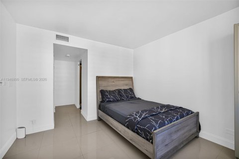 Купить кондоминиум в Санни-Айлс-Бич, Флорида 2 спальни, 100.98м2, № 2006900 - фото 18