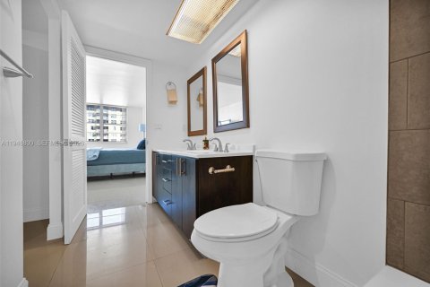 Купить кондоминиум в Санни-Айлс-Бич, Флорида 2 спальни, 100.98м2, № 2006900 - фото 28