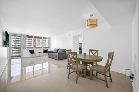 Купить кондоминиум в Санни-Айлс-Бич, Флорида 2 спальни, 100.98м2, № 2006900 - фото 5