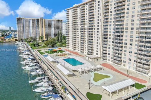 Купить кондоминиум в Санни-Айлс-Бич, Флорида 2 спальни, 100.98м2, № 2006900 - фото 3