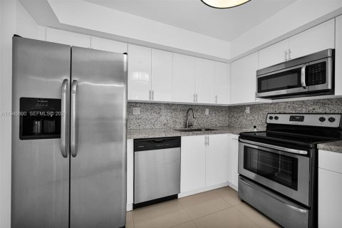 Купить кондоминиум в Санни-Айлс-Бич, Флорида 2 спальни, 100.98м2, № 2006900 - фото 11