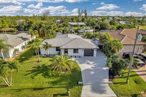 House in Port Charlotte, Florida 2 bedrooms, 98.29 sq.m. № 1882810 - photo 1