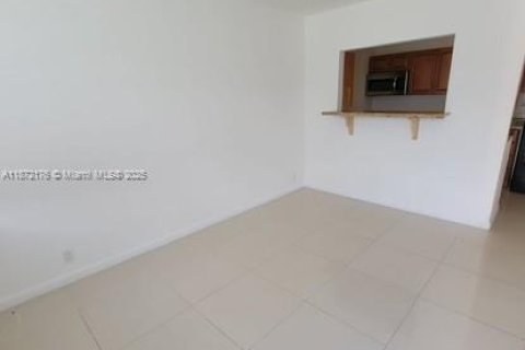 Снять в аренду кондоминиум в Холливуд, Флорида 1 спальня, 40.88м2, № 1920341 - фото 6