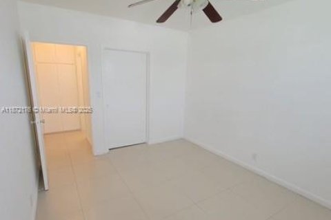 Снять в аренду кондоминиум в Холливуд, Флорида 1 спальня, 40.88м2, № 1920341 - фото 8