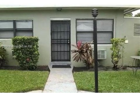 Снять в аренду кондоминиум в Холливуд, Флорида 1 спальня, 40.88м2, № 1920341 - фото 1