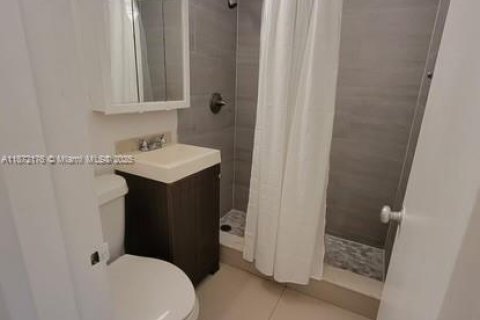 Снять в аренду кондоминиум в Холливуд, Флорида 1 спальня, 40.88м2, № 1920341 - фото 11