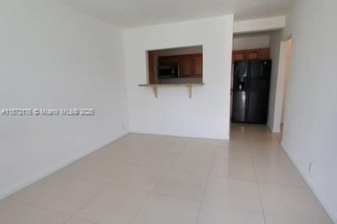 Снять в аренду кондоминиум в Холливуд, Флорида 1 спальня, 40.88м2, № 1920341 - фото 4