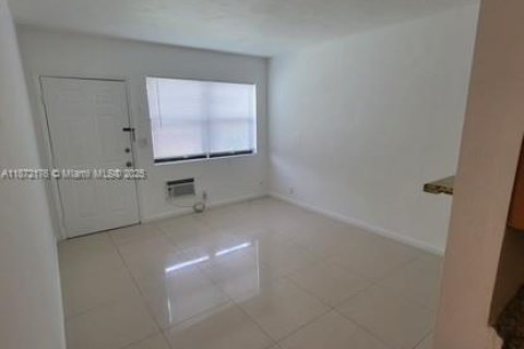 Снять в аренду кондоминиум в Холливуд, Флорида 1 спальня, 40.88м2, № 1920341 - фото 7