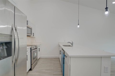 Купить коммерческую недвижимость в Лихай-Эйкерс, Флорида № 1922588 - фото 21