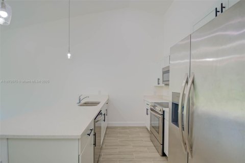 Купить коммерческую недвижимость в Лихай-Эйкерс, Флорида № 1922588 - фото 8