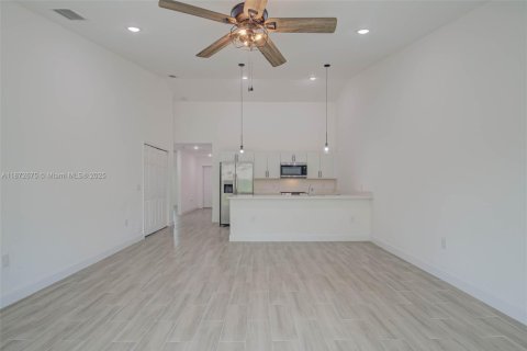 Купить коммерческую недвижимость в Лихай-Эйкерс, Флорида № 1922588 - фото 19