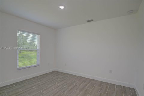 Купить коммерческую недвижимость в Лихай-Эйкерс, Флорида № 1922588 - фото 15