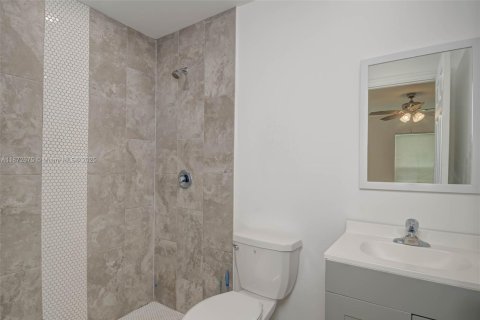 Купить коммерческую недвижимость в Лихай-Эйкерс, Флорида № 1922588 - фото 25