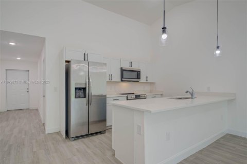 Купить коммерческую недвижимость в Лихай-Эйкерс, Флорида № 1922588 - фото 20