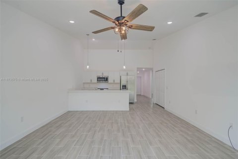 Купить коммерческую недвижимость в Лихай-Эйкерс, Флорида № 1922588 - фото 6