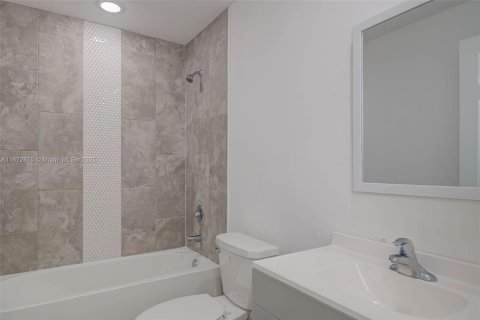 Купить коммерческую недвижимость в Лихай-Эйкерс, Флорида № 1922588 - фото 27