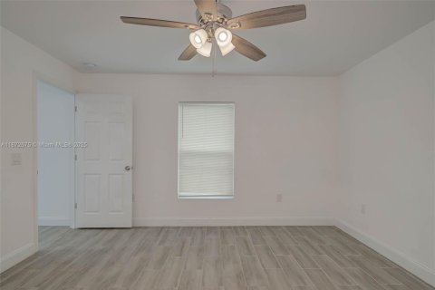 Купить коммерческую недвижимость в Лихай-Эйкерс, Флорида № 1922588 - фото 24