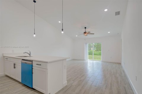 Купить коммерческую недвижимость в Лихай-Эйкерс, Флорида № 1922588 - фото 17