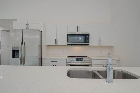 Купить коммерческую недвижимость в Лихай-Эйкерс, Флорида № 1922588 - фото 22