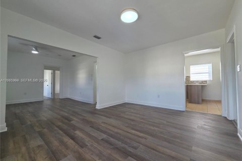 Villa ou maison à Miami, Floride 3 chambres № 2282668