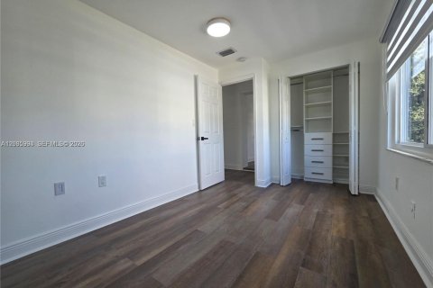 Villa ou maison à louer à Miami, Floride: 3 chambres № 2282668 - photo 16