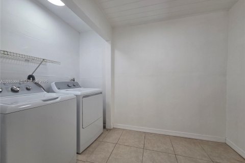 Villa ou maison à louer à Miami, Floride: 3 chambres № 2282668 - photo 11