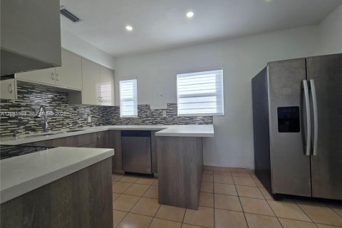 Villa ou maison à louer à Miami, Floride: 3 chambres № 2282668 - photo 3