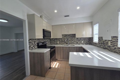 Villa ou maison à louer à Miami, Floride: 3 chambres № 2282668 - photo 2