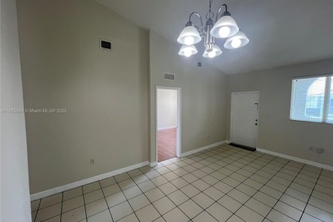 Copropriété à louer à Homestead, Floride: 3 chambres, 109.81 m2 № 1950022 - photo 5