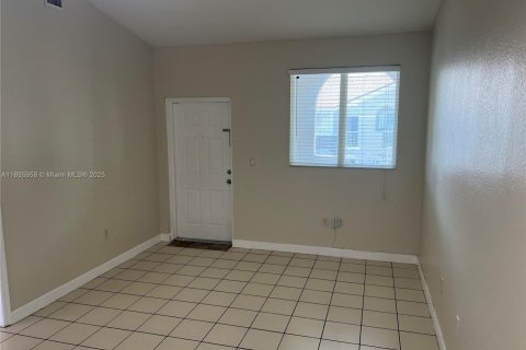 Copropriété à louer à Homestead, Floride: 3 chambres, 109.81 m2 № 1950022 - photo 4