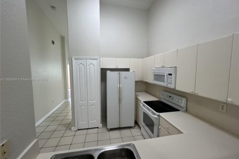 Copropriété à louer à Homestead, Floride: 3 chambres, 109.81 m2 № 1950022 - photo 10