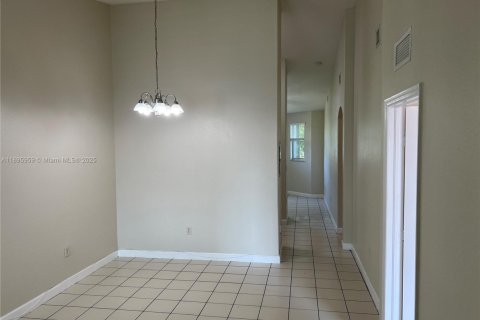 Copropriété à louer à Homestead, Floride: 3 chambres, 109.81 m2 № 1950022 - photo 2